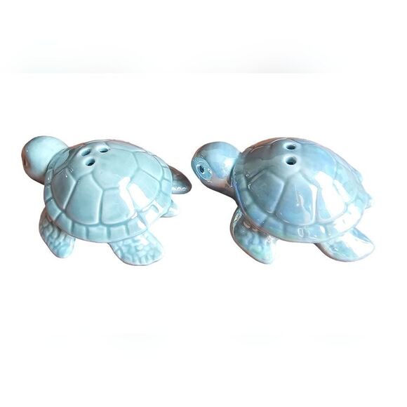 Mini Sea Turtle Salt and Pepper Shakers - Picture 3 of 4